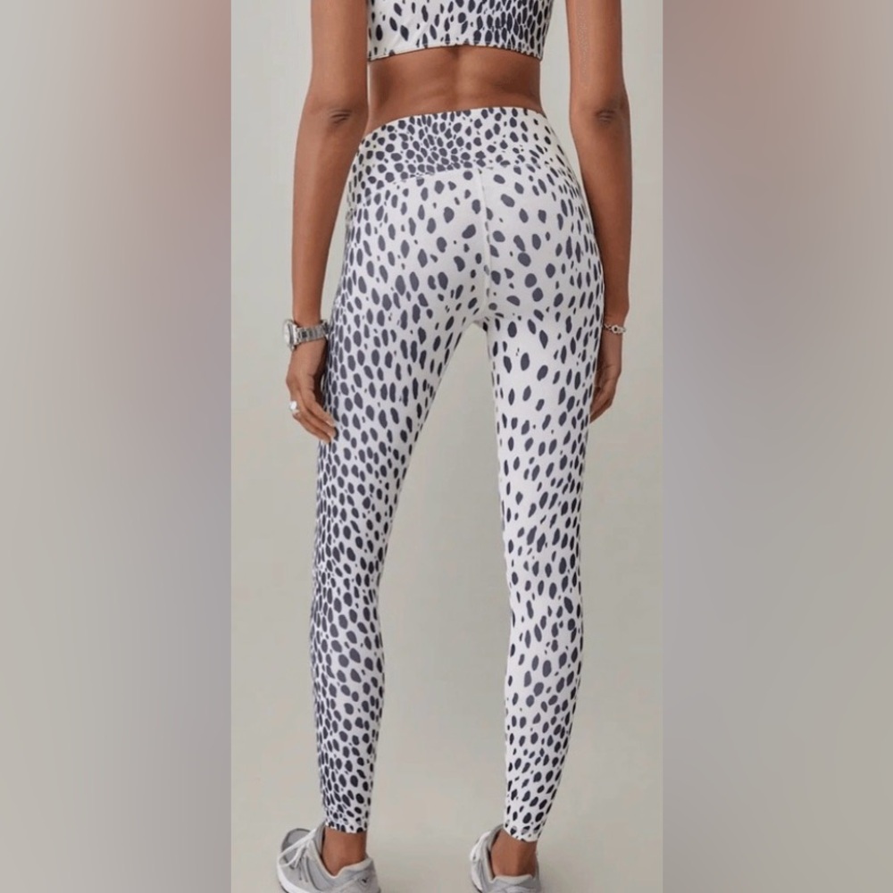 Reformation Polkadot leggings Eco move high rise EUC XS black&white